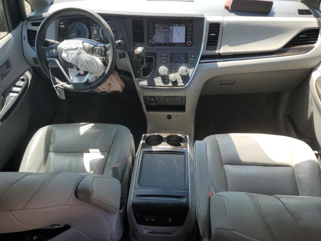 5TDYZ3DC6JS940784 - 2018 TOYOTA SIENNA XLE 银色 照片 8