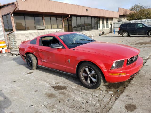 1ZVFT80N475283976 - 2007 FORD MUSTANG RED photo 4