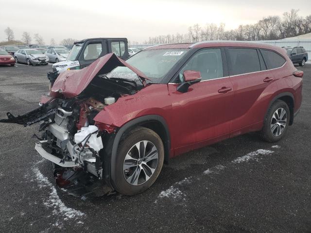 5TDGZRBH0NS236728 - 2022 TOYOTA HIGHLANDER XLE RED photo 1