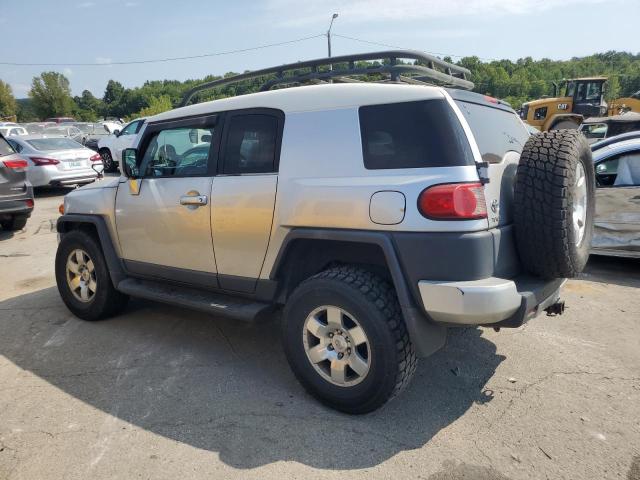 JTEBU11F470008226 - 2007 TOYOTA FJ CRUISER SILVER photo 2