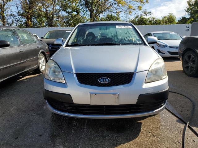 KNADE123086379345 - 2008 KIA RIO BASE GRAY photo 5