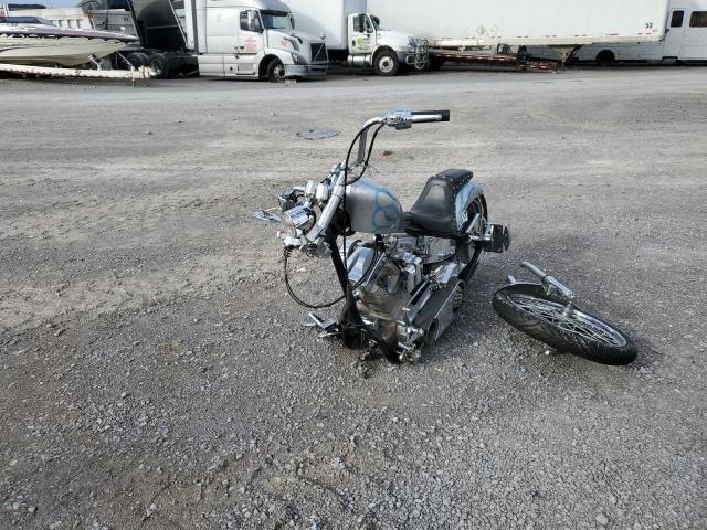 4B7H846944S000987 - 2004 CUST TANKER MOTORCYCLE SILVER photo 2