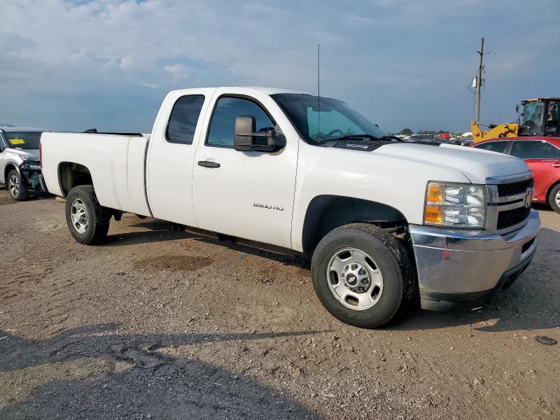 1GC2CVCG3DZ124187 - 2013 CHEVROLET SILVERADO C2500 HEAVY DUTY WHITE photo 4