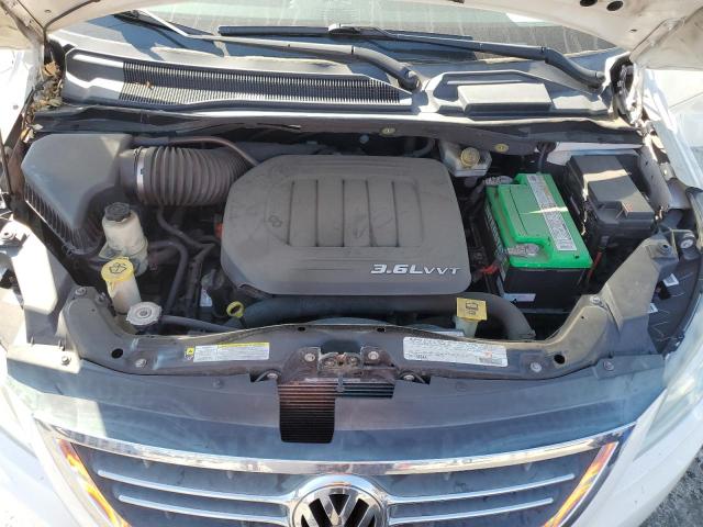 2C4RVABG4CR391026 - 2012 VOLKSWAGEN ROUTAN SE WHITE photo 12