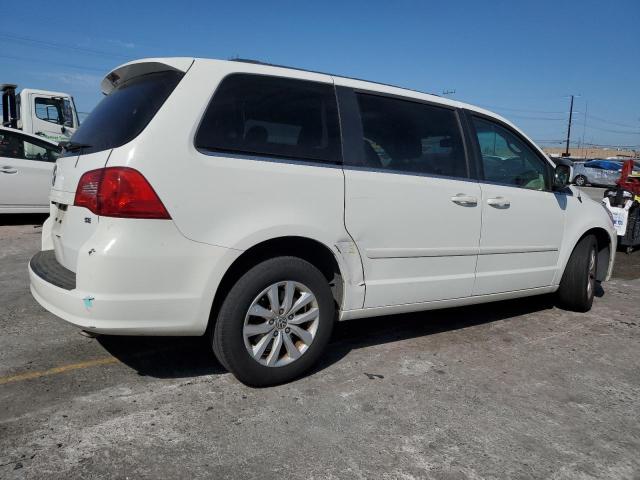 2C4RVABG4CR391026 - 2012 VOLKSWAGEN ROUTAN SE WHITE photo 3