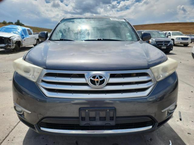 5TDZK3EH2BS026326 - 2011 TOYOTA HIGHLANDER BASE ნაცრისფერი ფოტო 5