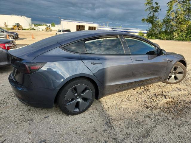 5YJ3E1EA1NF327635 - 2022 TESLA MODEL 3 GRAY photo 3