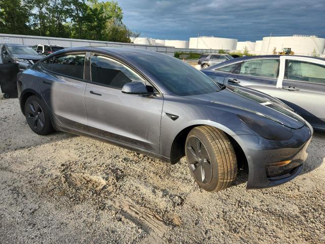 5YJ3E1EA1NF327635 - 2022 TESLA MODEL 3 GRAY photo 4