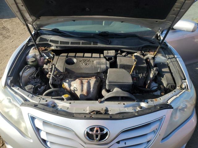 4T4BF3EK6BR193951 - 2011 TOYOTA CAMRY BASE SILVER photo 11