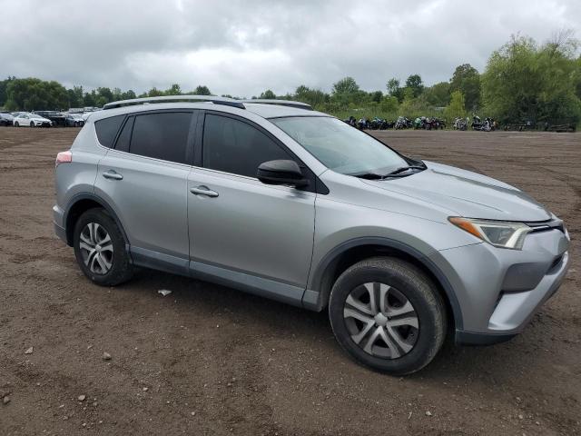 2T3ZFREV4HW375217 - 2017 TOYOTA RAV4 LE 灰色 照片 4