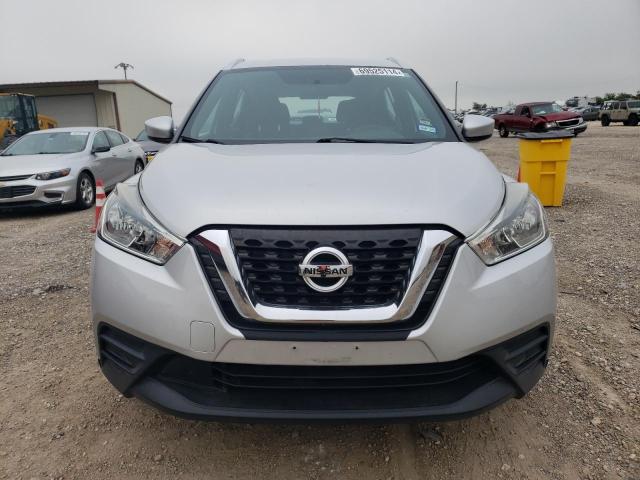 3N1CP5CU2JL507476 - 2018 NISSAN KICKS S SILVER photo 5