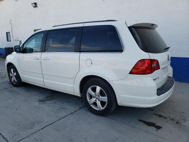 2V4RW3DG6BR625693 - 2011 VOLKSWAGEN ROUTAN SE WHITE photo 2