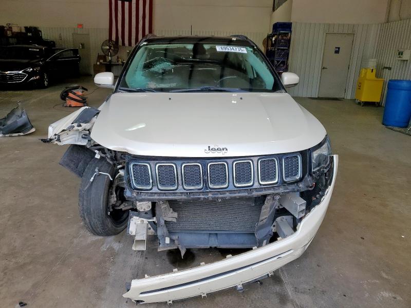 3C4NJDCB9JT283252 - 2018 JEEP COMPASS LIMITED Weiß Foto 5