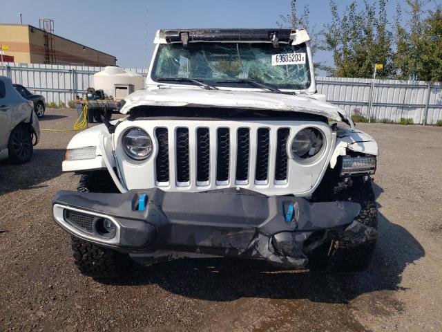 1C4JJXP69NW138368 - 2022 JEEP WRANGLER U SAHARA 4XE WHITE photo 5