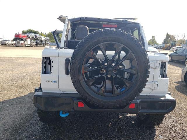 1C4JJXP69NW138368 - 2022 JEEP WRANGLER U SAHARA 4XE WHITE photo 6