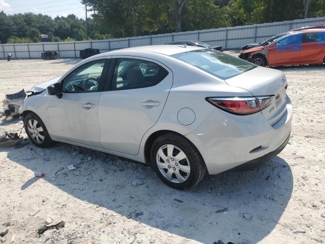 3MYDLBYV5KY524212 - 2019 TOYOTA YARIS L SILVER photo 2