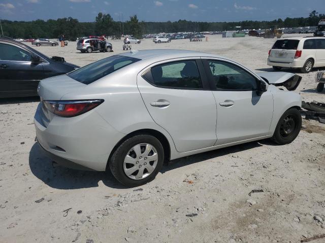 3MYDLBYV5KY524212 - 2019 TOYOTA YARIS L SILVER photo 3