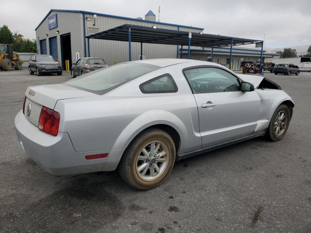 1ZVHT80N385152936 - 2008 FORD MUSTANG SILVER photo 3