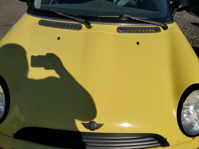 WMWRC33433TC39284 - 2003 MINI COOPER YELLOW photo 11