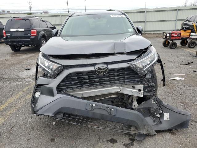 2T3P1RFV2MC157406 - 2021 TOYOTA RAV4 XLE GRAY photo 5