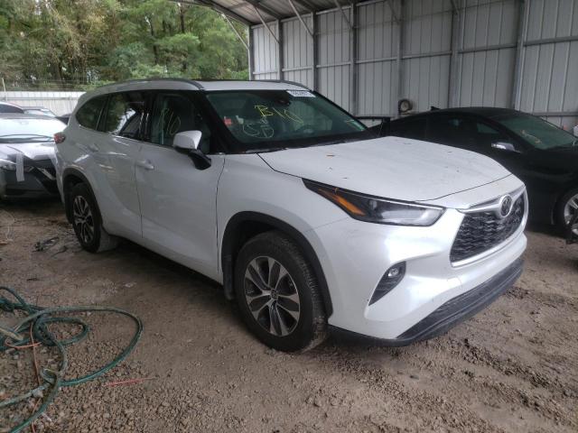 5TDGZRAH3NS115855 - 2022 TOYOTA HIGHLANDER XLE WHITE photo 4