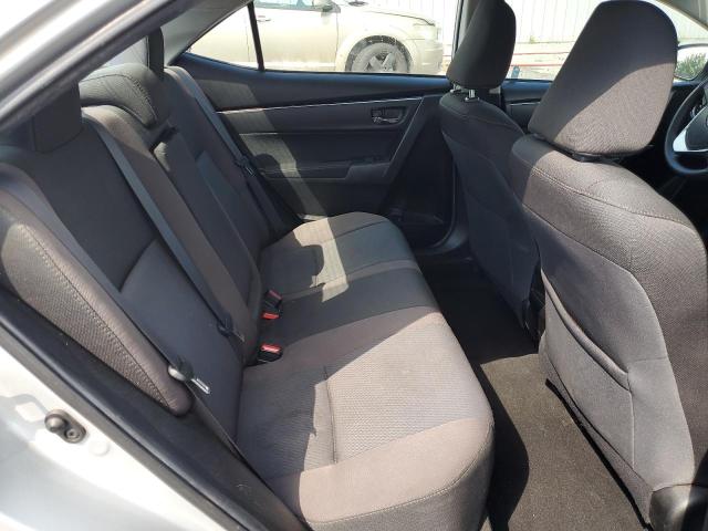 5YFBURHE1JP770474 - 2018 TOYOTA COROLLA L SILVER photo 10