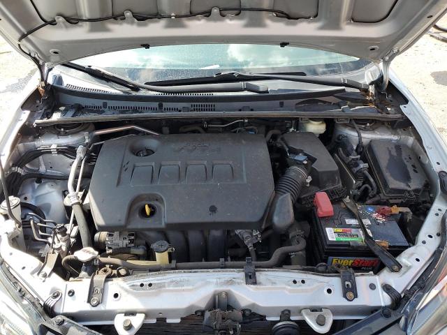 5YFBURHE1JP770474 - 2018 TOYOTA COROLLA L SILVER photo 11