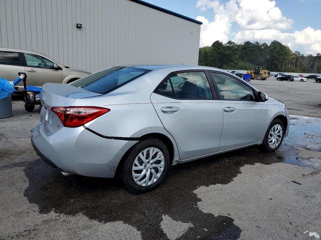5YFBURHE1JP770474 - 2018 TOYOTA COROLLA L SILVER photo 3
