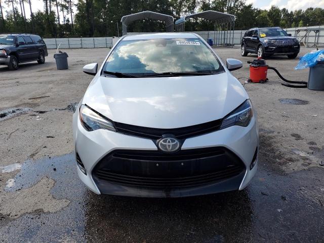 5YFBURHE1JP770474 - 2018 TOYOTA COROLLA L SILVER photo 5