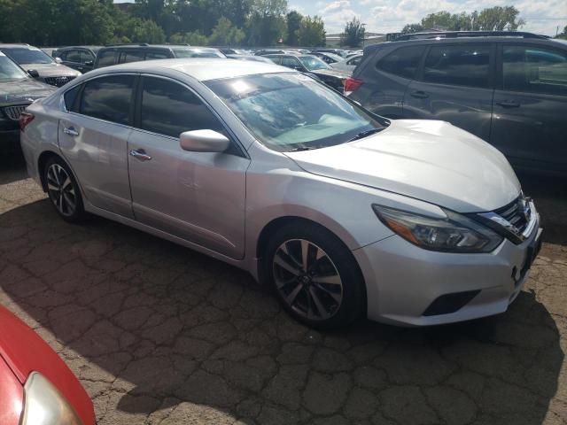 1N4AL3AP3HN333578 - 2017 NISSAN ALTIMA 2.5 SILVER photo 4