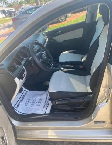 3VW2K7AJ0FM221054 - 2015 VOLKSWAGEN JETTA BASE 金色 照片 5