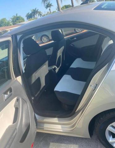 3VW2K7AJ0FM221054 - 2015 VOLKSWAGEN JETTA BASE 金色 照片 6