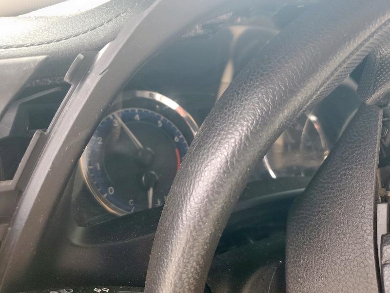 5YFBURHE1JP741394 - 2018 TOYOTA COROLLA L RED photo 9