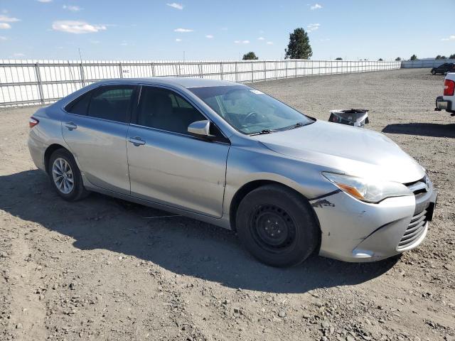 4T1BF1FK0FU080368 - 2015 TOYOTA CAMRY LE SILVER photo 4