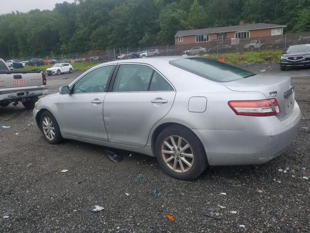 4T1BF3EK1AU048549 - 2010 TOYOTA CAMRY BASE SILVER photo 2