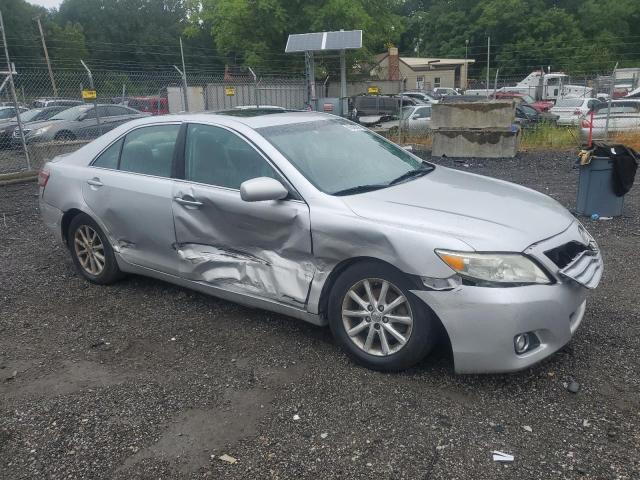 4T1BF3EK1AU048549 - 2010 TOYOTA CAMRY BASE SILVER photo 4