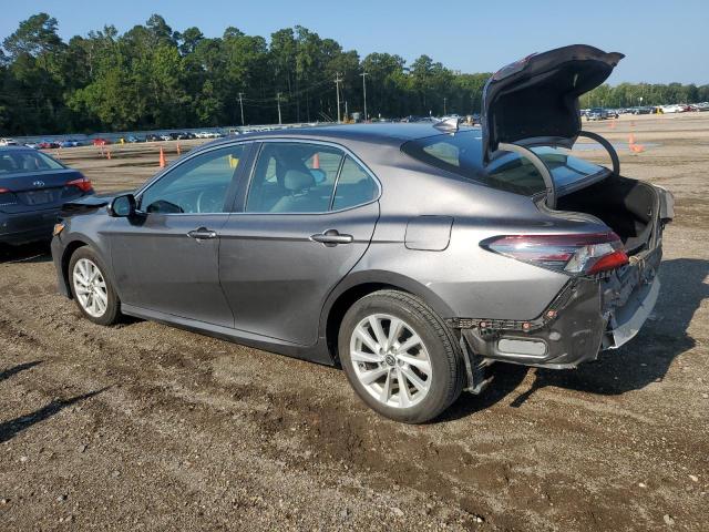 4T1C11AK0MU577234 - 2021 TOYOTA CAMRY LE GRAY photo 2