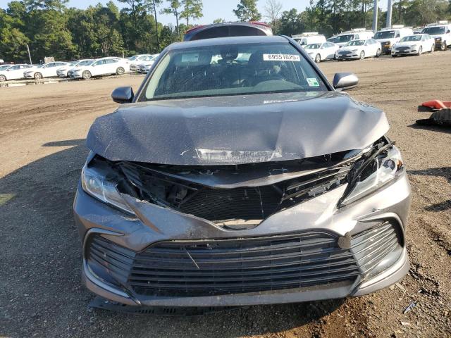4T1C11AK0MU577234 - 2021 TOYOTA CAMRY LE GRAY photo 5