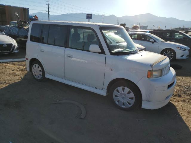 JTLKT334764051985 - 2006 TOYOTA SCION XB WHITE photo 4