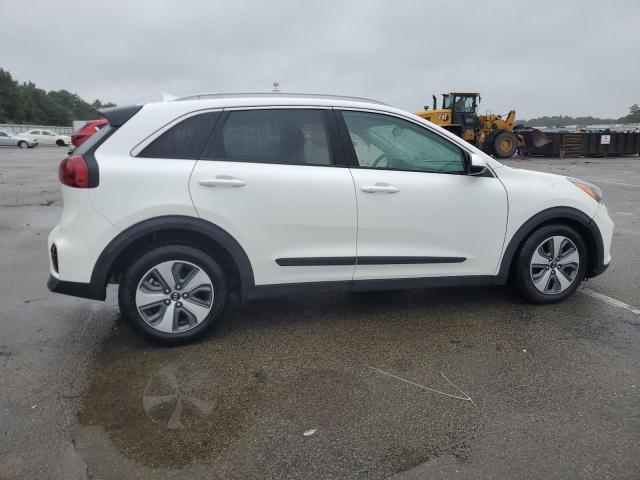 KNDCB3LC9L5369686 - 2020 KIA NIRO LX WHITE photo 3