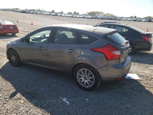 1FAHP3K25CL394909 - 2012 FORD FOCUS SE CHARCOAL photo 2