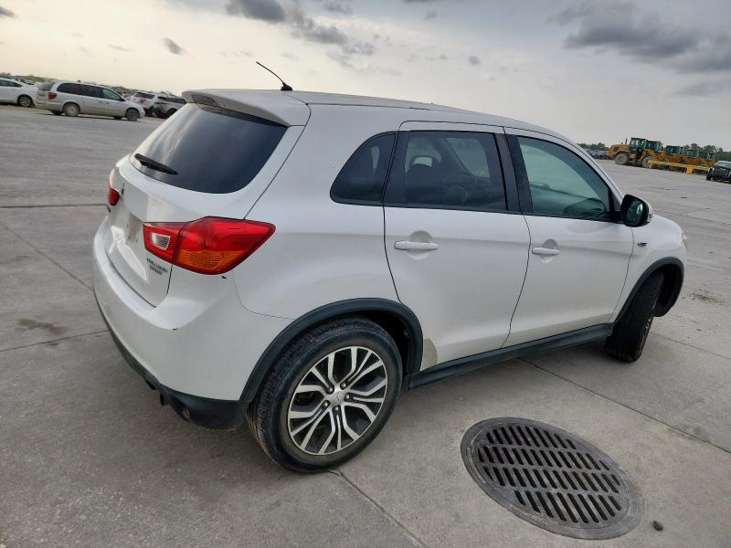 JA4AP3AU9GZ049314 - 2016 MITSUBISHI OUTLANDER ES WHITE photo 3
