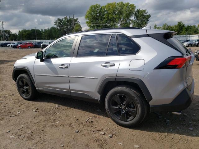 JTMP1RFV1KD004816 - 2019 TOYOTA RAV4 XLE SILVER photo 2