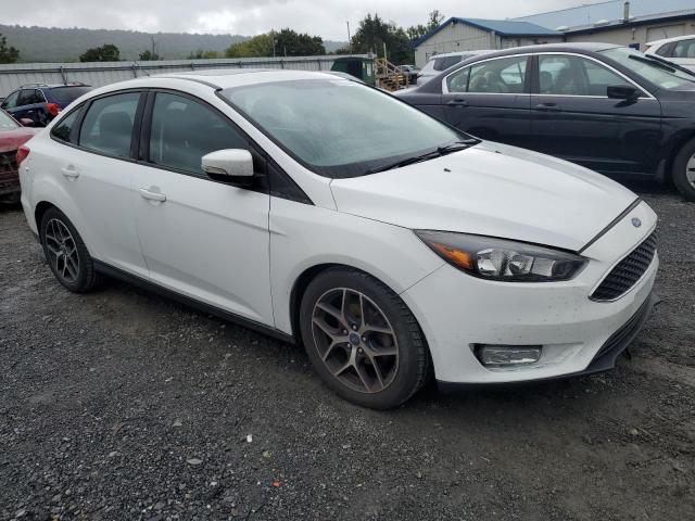 1FADP3H27HL323028 - 2017 FORD FOCUS SEL WHITE photo 4