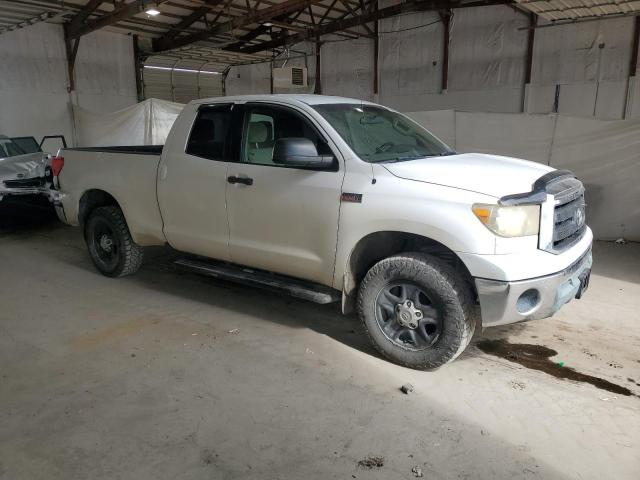 5TFUW5F19BX197581 - 2011 TOYOTA TUNDRA DOUBLE CAB SR5 WHITE photo 4