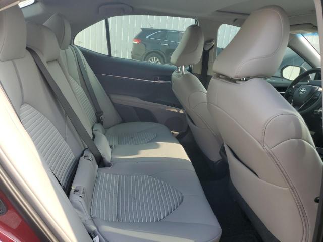 4T1B11HKXJU634066 - 2018 TOYOTA CAMRY L RED photo 10