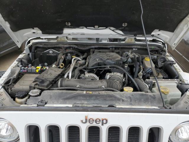 1C4BJWEG8JL832300 - 2018 JEEP WRANGLER U SAHARA WHITE photo 11