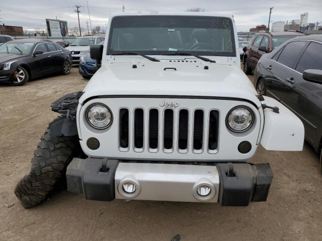 1C4BJWEG8JL832300 - 2018 JEEP WRANGLER U SAHARA WHITE photo 5