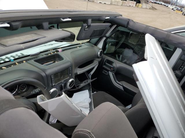 1C4BJWEG8JL832300 - 2018 JEEP WRANGLER U SAHARA WHITE photo 8