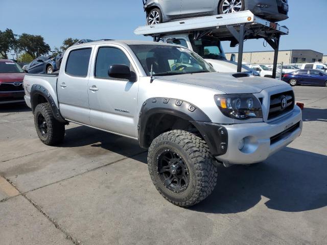 5TEJU62N07Z437107 - 2007 TOYOTA TACOMA DOUBLE CAB PRERUNNER SILVER photo 4